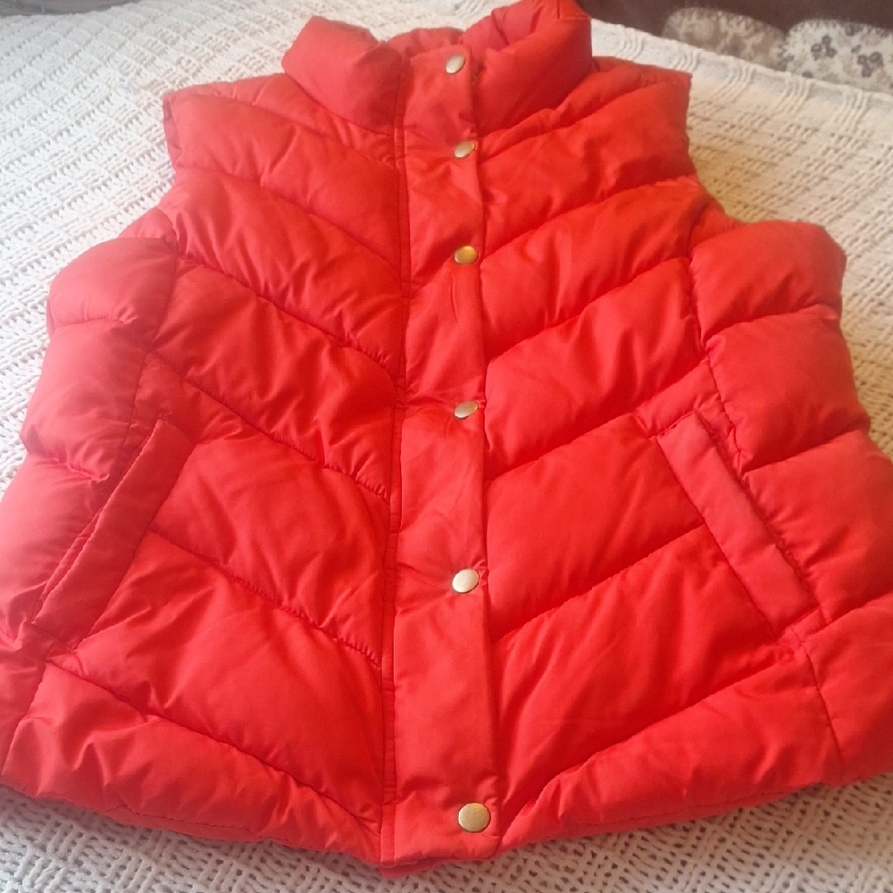 GAP Women's Vibrant Red Puffer Vest Size L